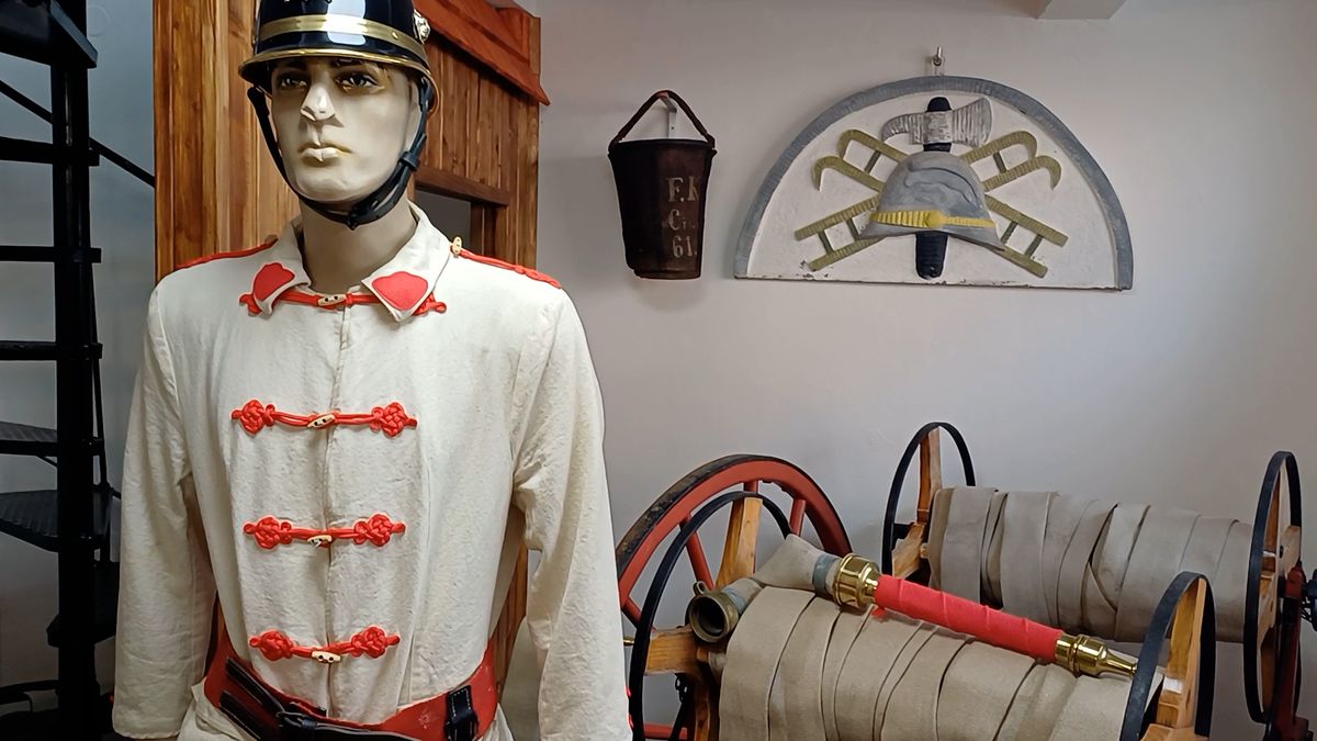 Sběratel otevřel soukromé hasičské muzeum, nejcennějším exponátem je pletené vědro